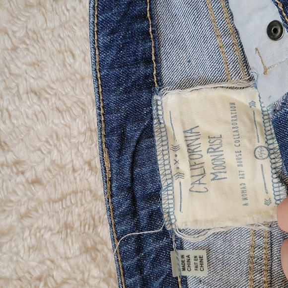 CALIFORNIA MOON RISE~ Shorts, Med Blue Jean, XS - Picture 3 of 6